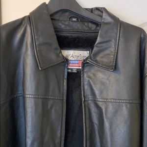 2XL Leather jacket with removable lining.